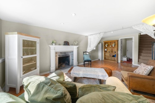626 13Th Street E, North Vancouver, BC 