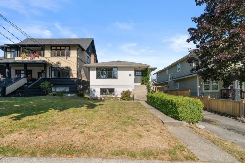 626 13Th Street E, North Vancouver, BC 