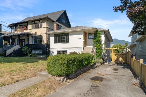 626 13Th Street E, North Vancouver, BC 