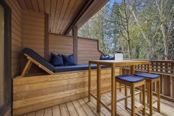 3321 Mountain Highway North Vancouver, BC V7K 2H4