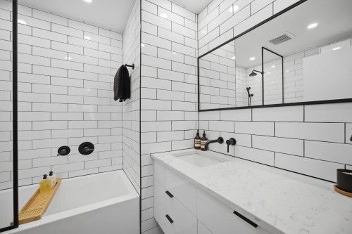 3321 Mountain Highway, North Vancouver, BC 