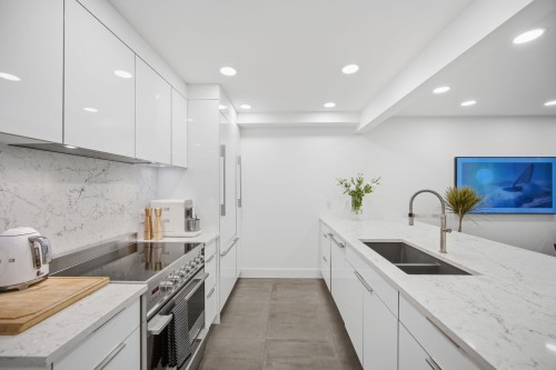 3321 Mountain Highway, North Vancouver, BC 