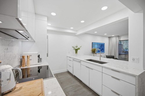 3321 Mountain Highway, North Vancouver, BC 