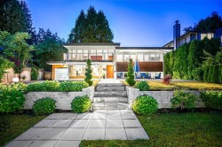 1555 Lawson Avenue West Vancouver, BC V7V 2C8
