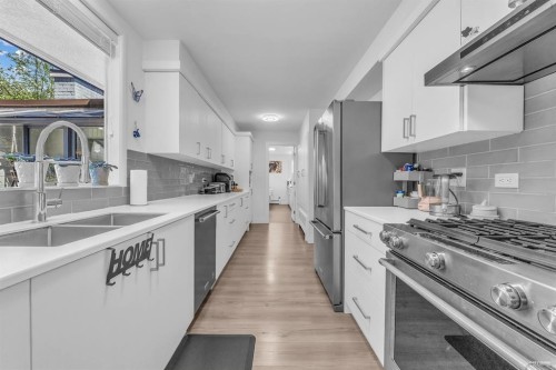 1555 Lawson Avenue, West Vancouver, BC 