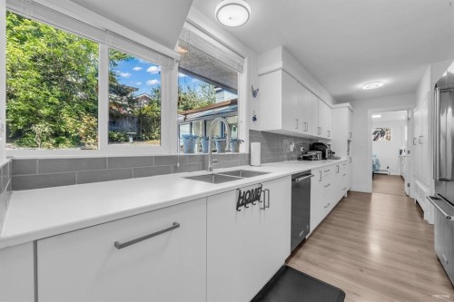 1555 Lawson Avenue, West Vancouver, BC 