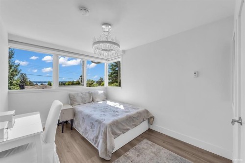 1555 Lawson Avenue, West Vancouver, BC 