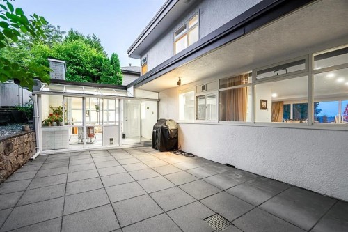 1555 Lawson Avenue, West Vancouver, BC 