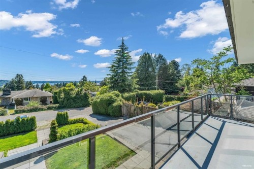 1555 Lawson Avenue, West Vancouver, BC 