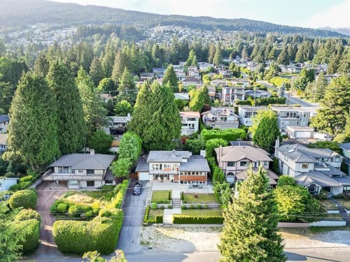 1555 Lawson Avenue, West Vancouver, BC 