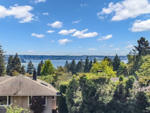 1555 Lawson Avenue, West Vancouver, BC 