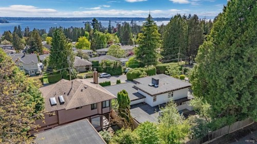 1555 Lawson Avenue, West Vancouver, BC 