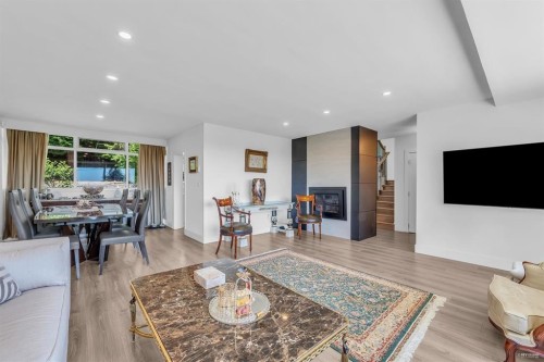 1555 Lawson Avenue, West Vancouver, BC 