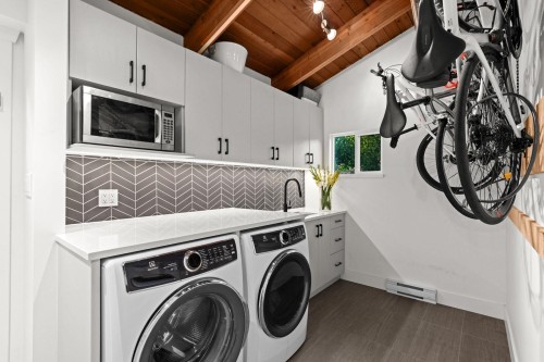 1208 Rosewood Crescent, North Vancouver, BC 