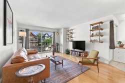304-1611 3rd Avenue E Vancouver, BC V5N 1H1