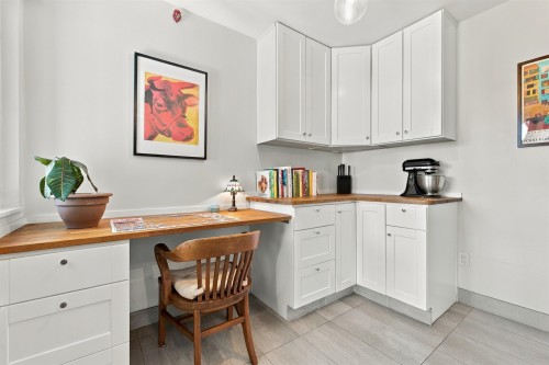 304-1611 3Rd Avenue E, Vancouver, BC 