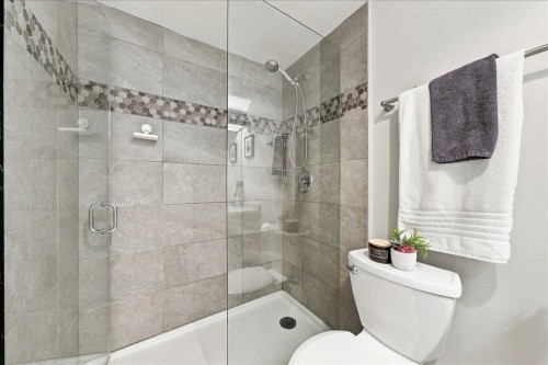 1124 Ironwork Passage, Vancouver, BC 