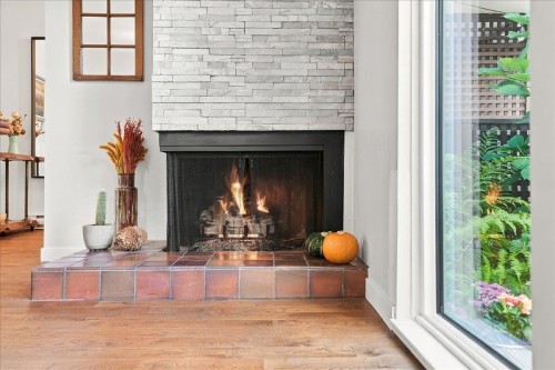 1124 Ironwork Passage, Vancouver, BC 