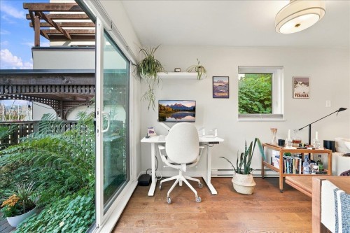 1124 Ironwork Passage, Vancouver, BC 