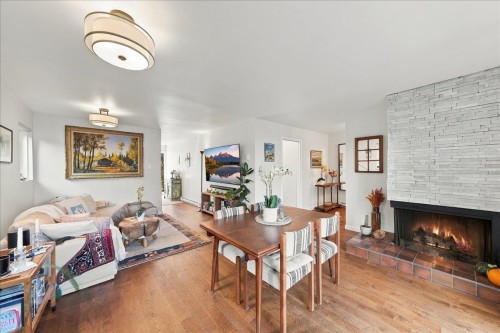 1124 Ironwork Passage, Vancouver, BC 