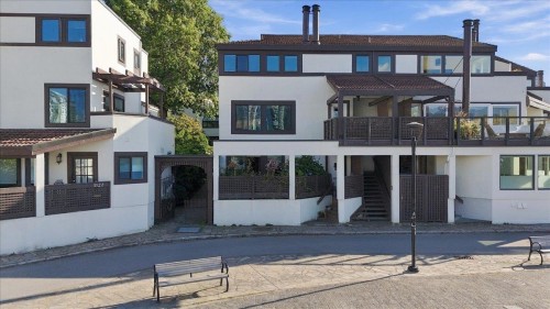 1124 Ironwork Passage, Vancouver, BC 