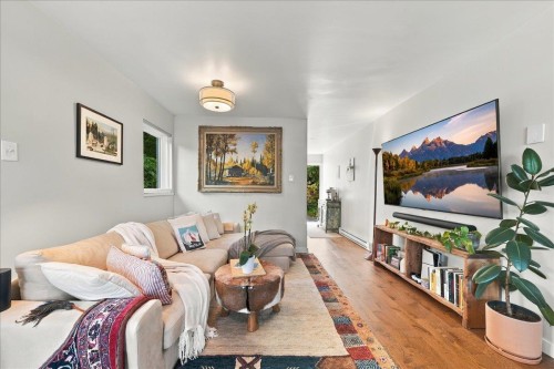 1124 Ironwork Passage, Vancouver, BC 