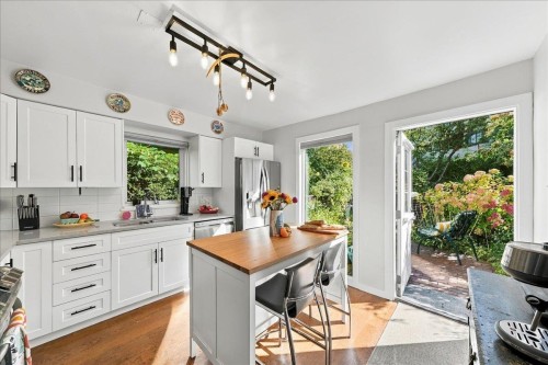 1124 Ironwork Passage, Vancouver, BC 