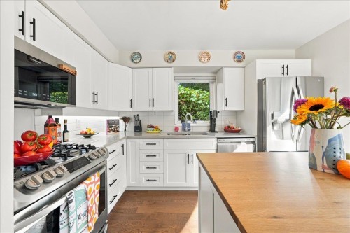 1124 Ironwork Passage, Vancouver, BC 