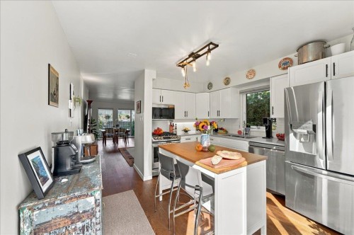 1124 Ironwork Passage, Vancouver, BC 