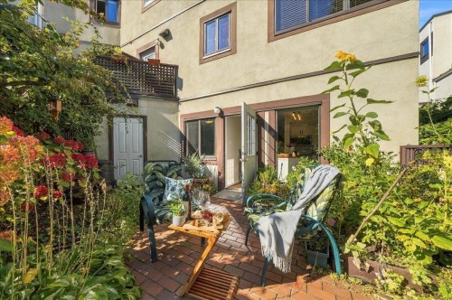 1124 Ironwork Passage, Vancouver, BC 
