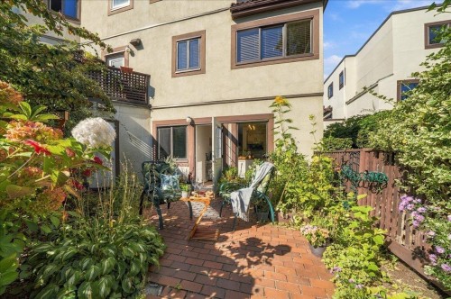 1124 Ironwork Passage, Vancouver, BC 