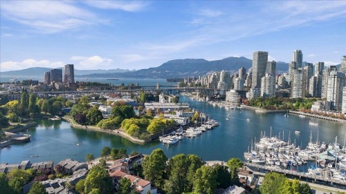1124 Ironwork Passage, Vancouver, BC 