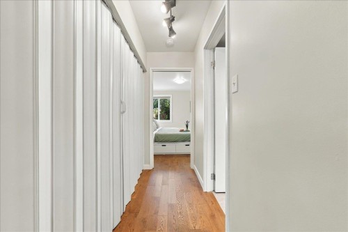 1124 Ironwork Passage, Vancouver, BC 