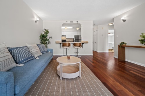 201-4990 Mcgeer Street, Vancouver, BC 
