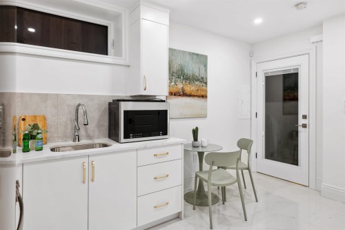 3812 15Th Avenue W, Vancouver, BC 