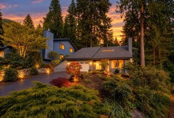 5520 Huckleberry Lane North Vancouver, BC V7R 4N8