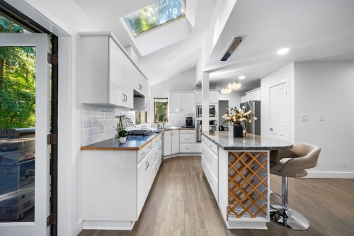 5520 Huckleberry Lane, North Vancouver, BC 