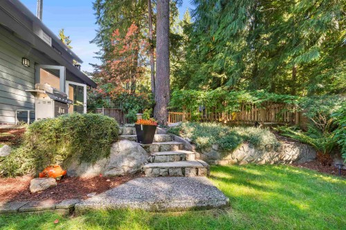 5520 Huckleberry Lane, North Vancouver, BC 
