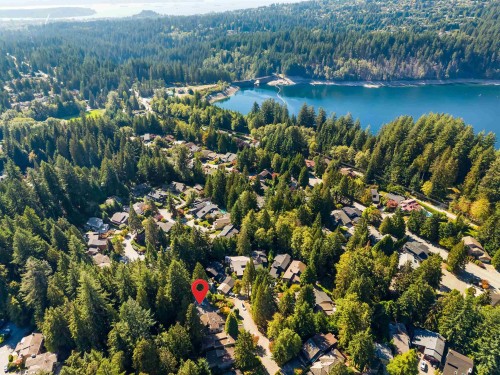 5520 Huckleberry Lane, North Vancouver, BC 
