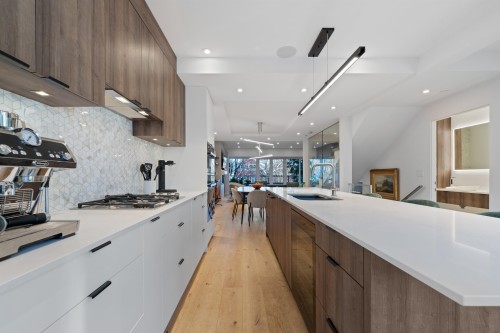 2142 1St Avenue W, Vancouver, BC 