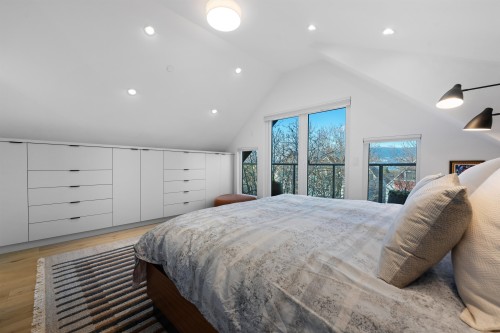 2142 1St Avenue W, Vancouver, BC 