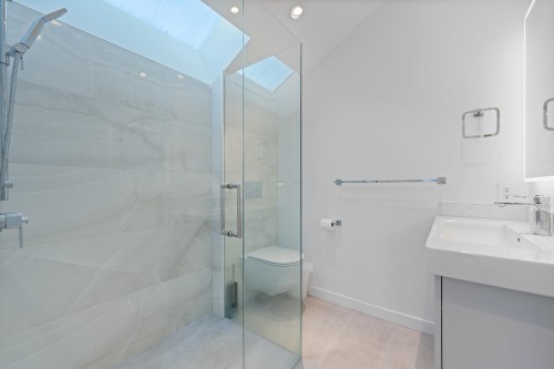 2142 1St Avenue W, Vancouver, BC 