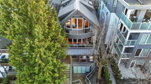 2142 1St Avenue W, Vancouver, BC 