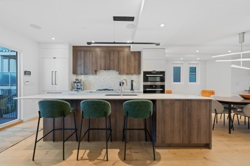 2142 1St Avenue W, Vancouver, BC 