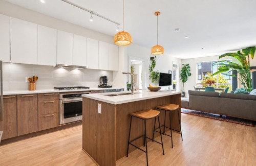 105-625 3rd Street E North Vancouver, BC V7L 1G6