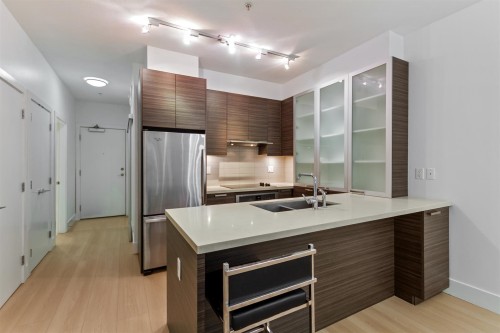 208-3606 Aldercrest Drive, North Vancouver, BC 