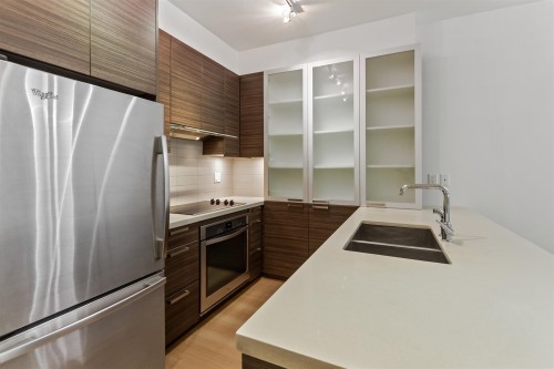 208-3606 Aldercrest Drive, North Vancouver, BC 