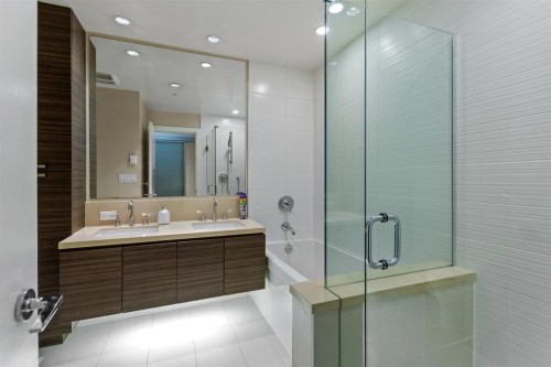 208-3606 Aldercrest Drive, North Vancouver, BC 