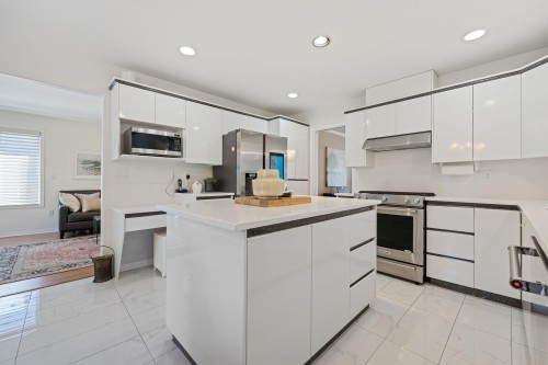 1154 Harold Road, North Vancouver, BC 