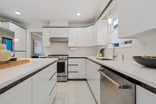 1154 Harold Road, North Vancouver, BC 